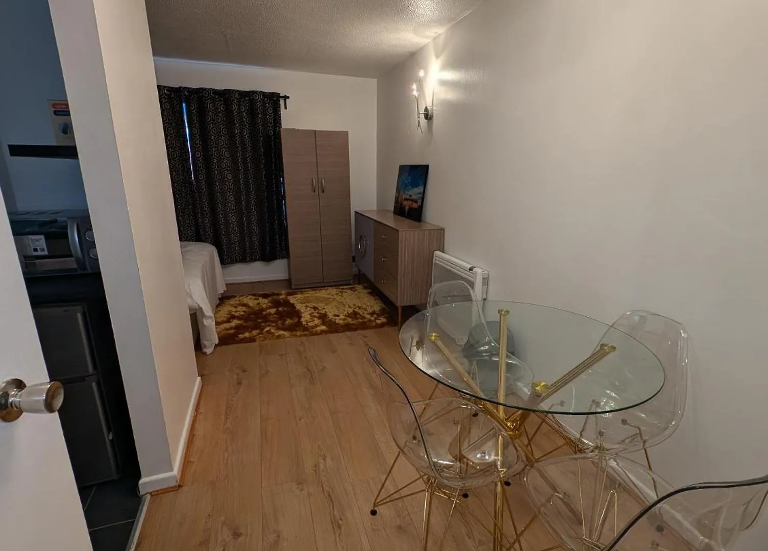 Bow Room Near Abba Studio And Stratford Olympic London