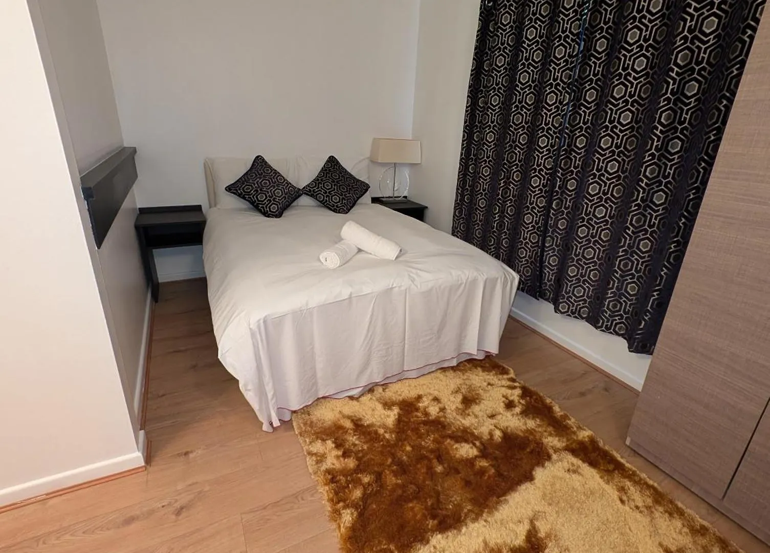 Bow Room Near Abba Studio And Stratford Olympic contacts